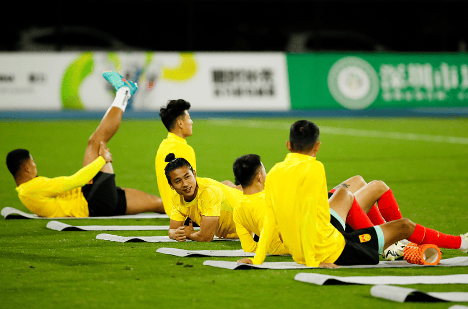 包含足球比赛中球队战术变化多端，引人期待的词条