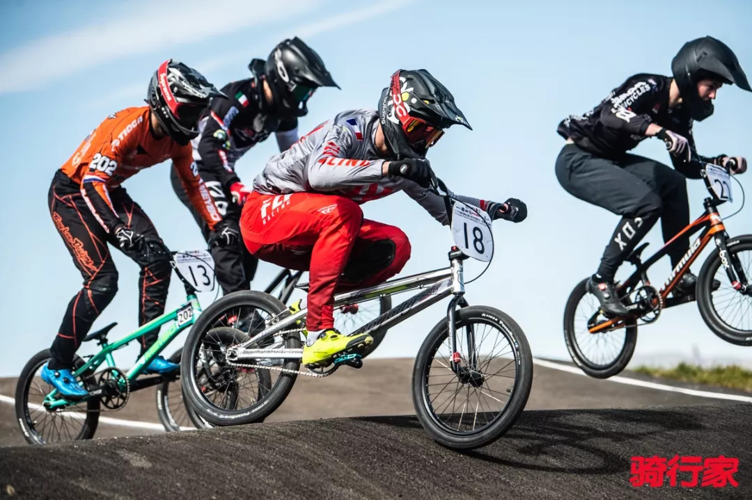 文莱自行车选手哈里夺得男子BMX冠军的简单介绍 文莱自行车选手哈里夺得男子BMX冠军的简单介绍