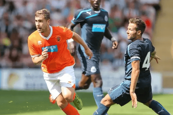 荷兰队在小组赛中获得三连胜