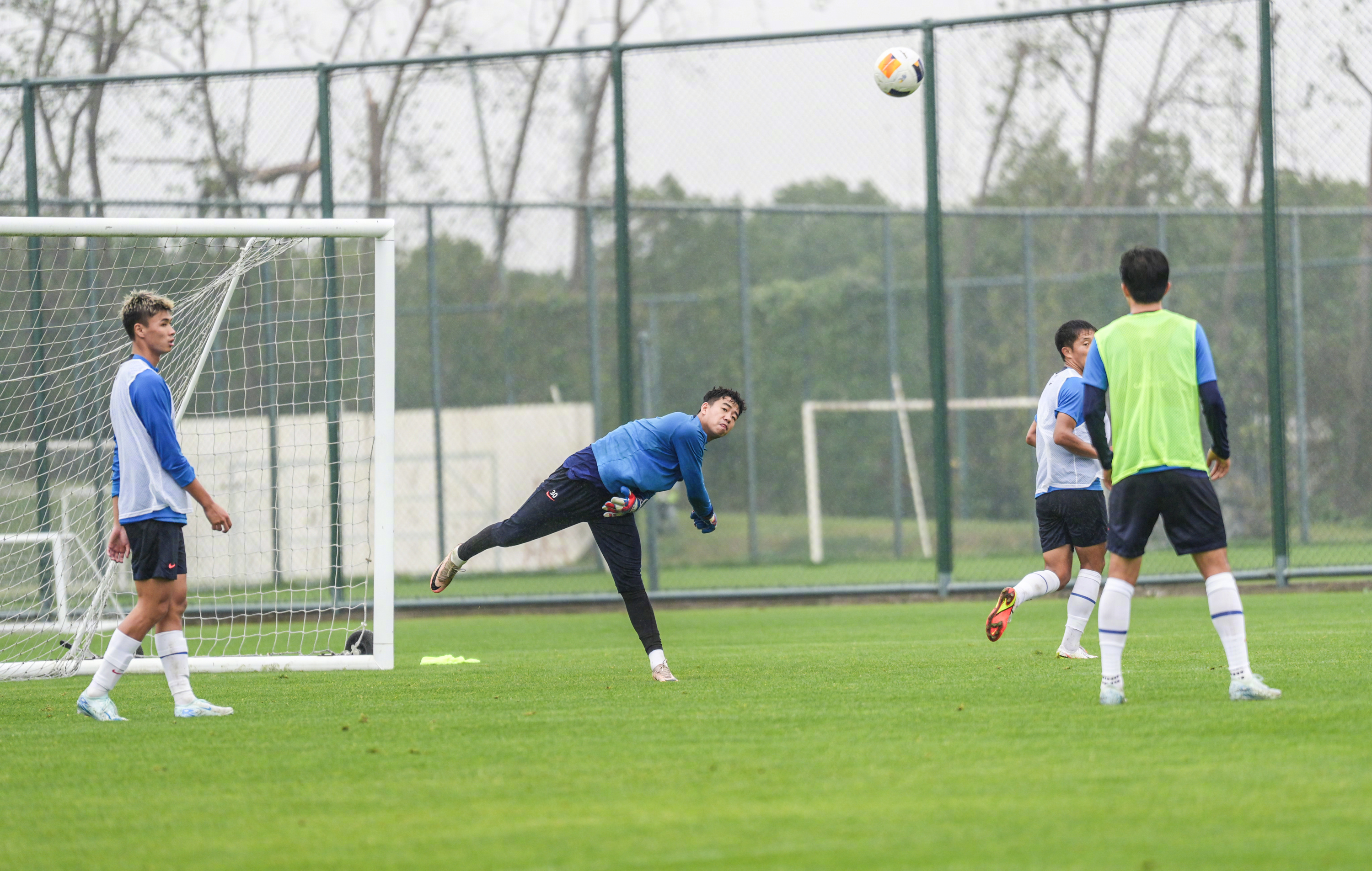 比赛临近,双方球队训练备战全力以赴 比赛临近,双方球队训练备战全力以赴