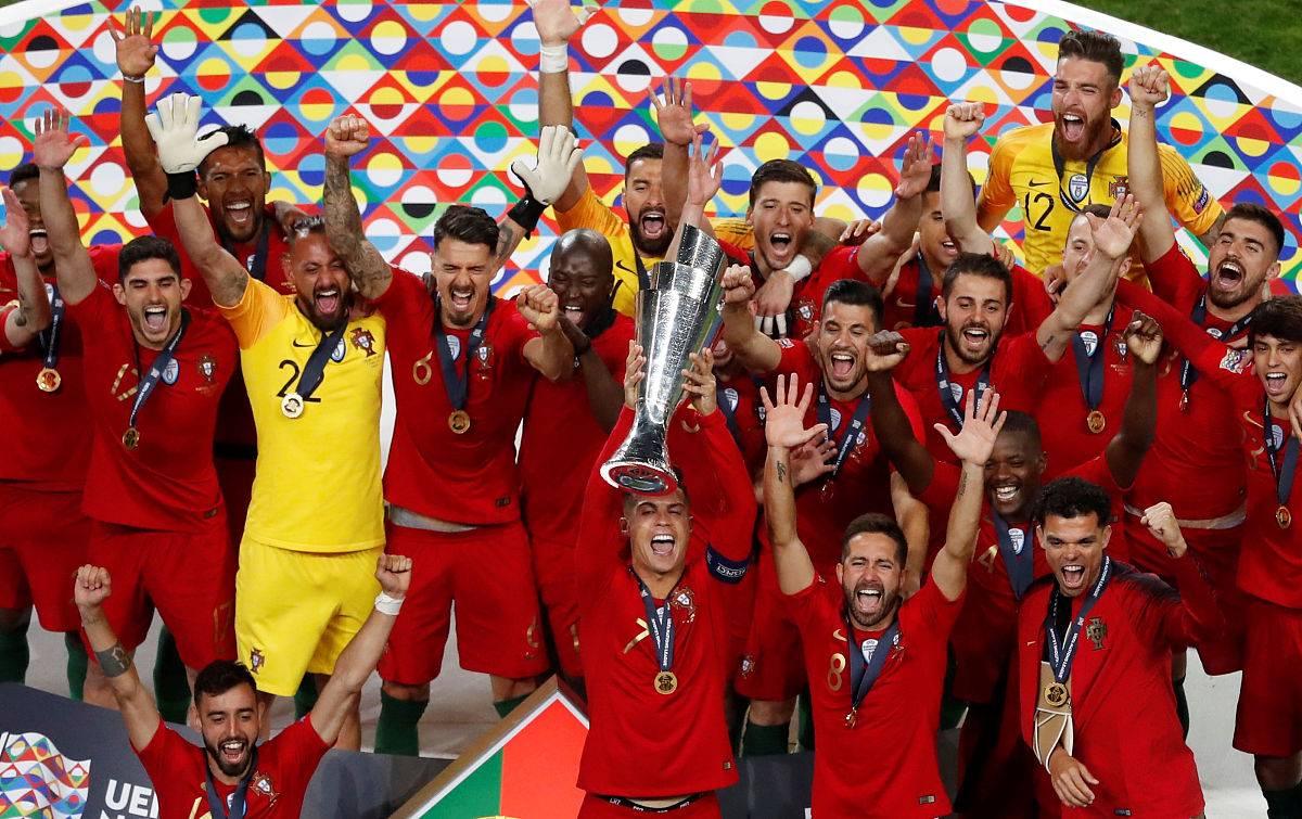 包含欧洲足坛争霸战打响,角逐激烈的词条 包含欧洲足坛争霸战打响,角逐激烈的词条