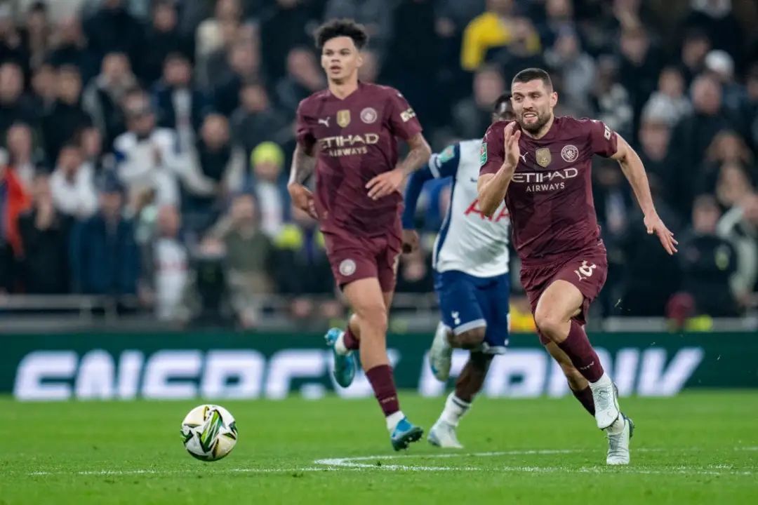 曼城客场击败热刺,继续保持领先 曼城客场击败热刺,继续保持领先