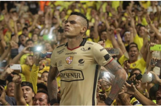 阿尔维斯球员状态神勇,大放异彩 阿尔维斯球员状态神勇,大放异彩