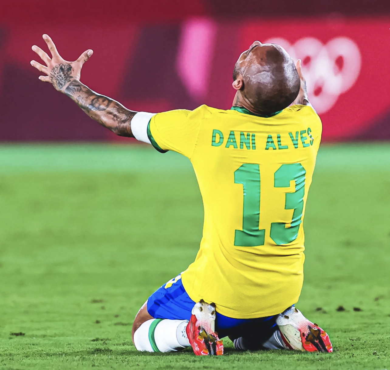 阿尔维斯球员状态神勇,大放异彩 阿尔维斯球员状态神勇,大放异彩