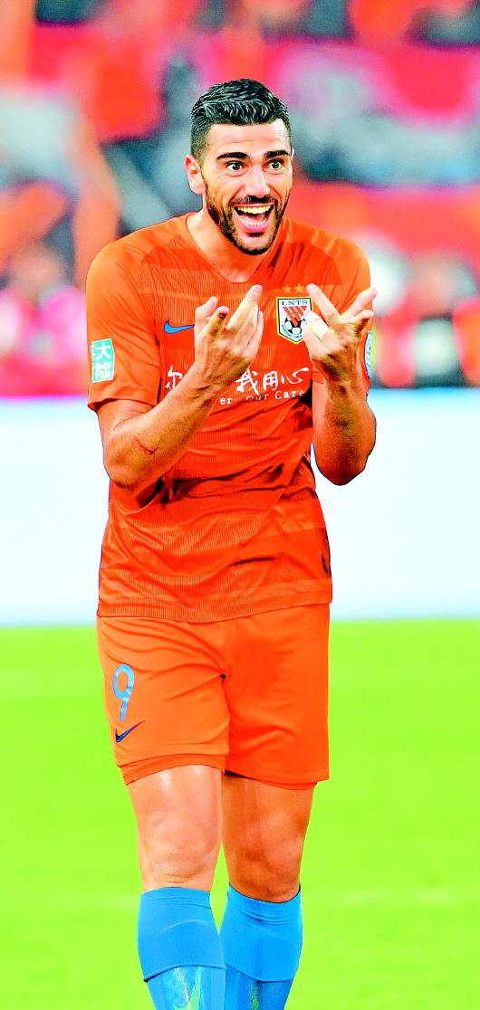 FBsports-鲁能前锋佩莱犹豫不决，需提高射门效率