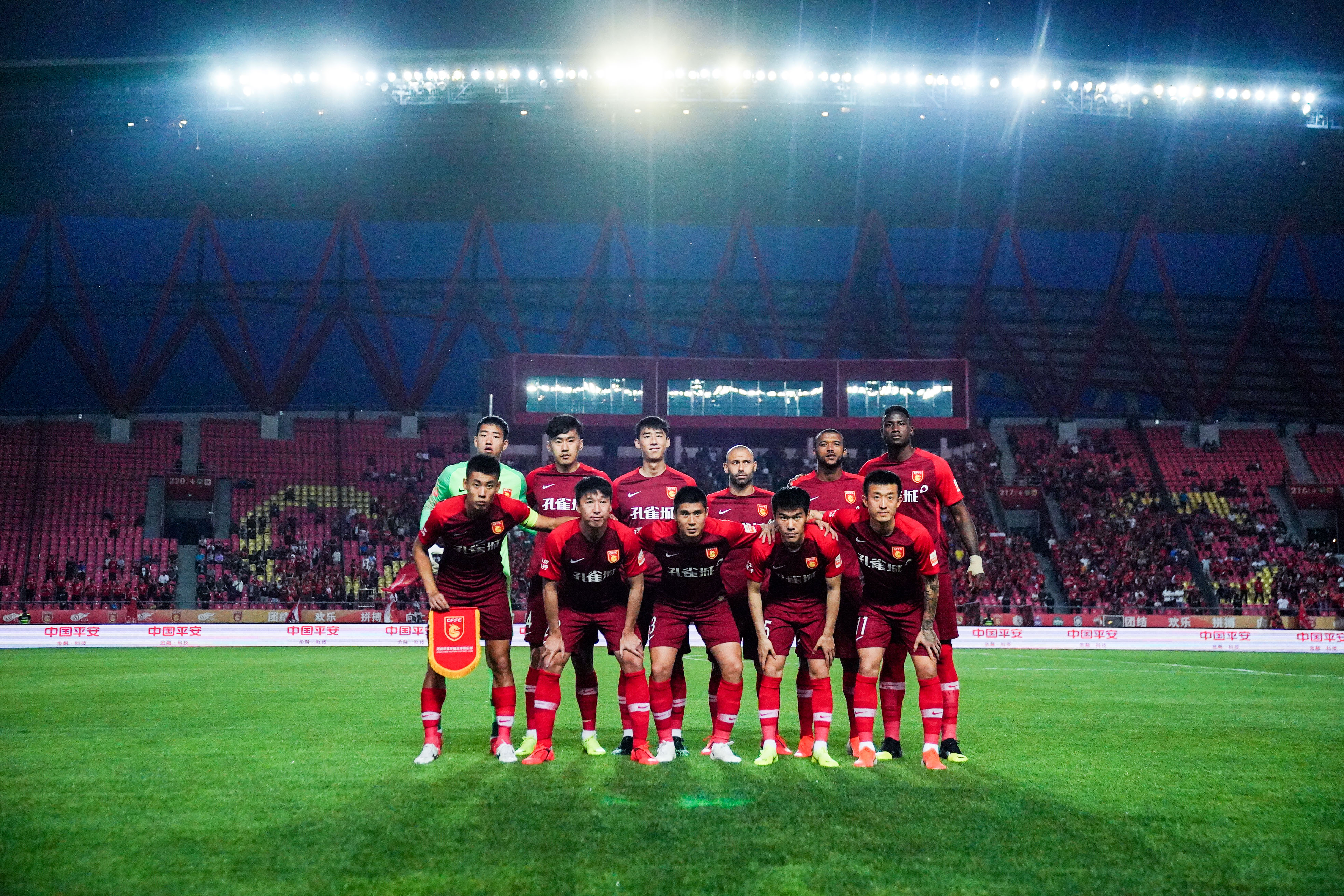 河北华夏幸福迎战河南建业,斗志昂扬 河北华夏幸福迎战河南建业,斗志昂扬