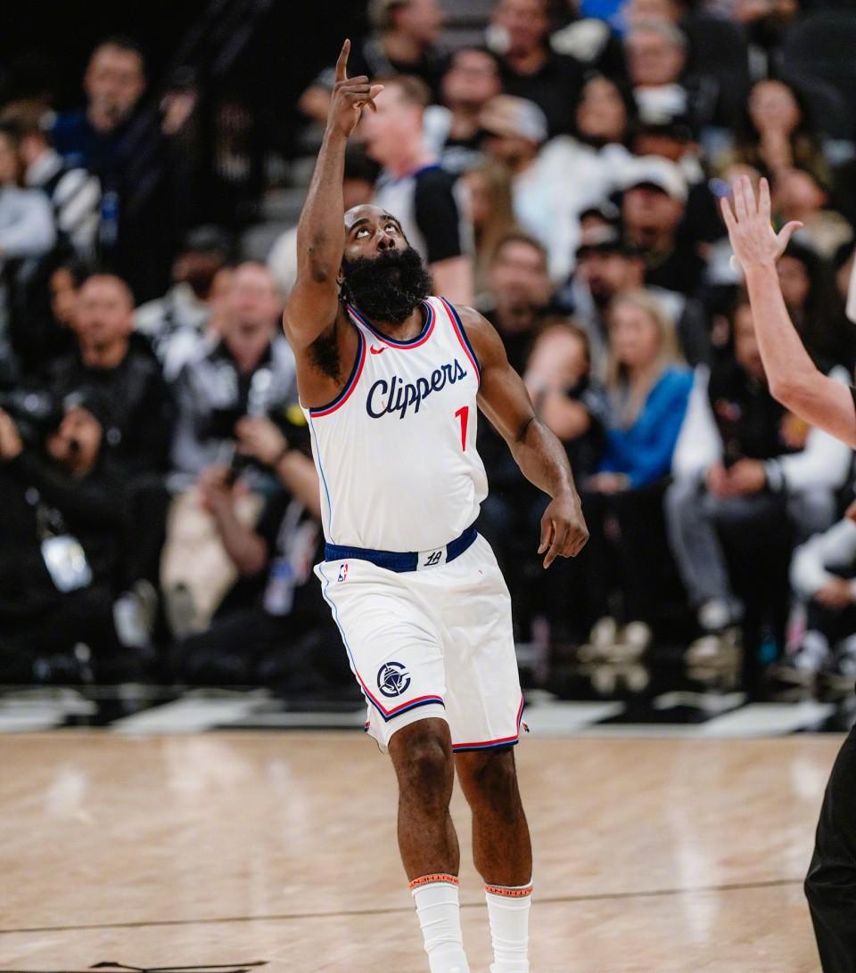 快船完胜猛龙，莱昂纳德轰+