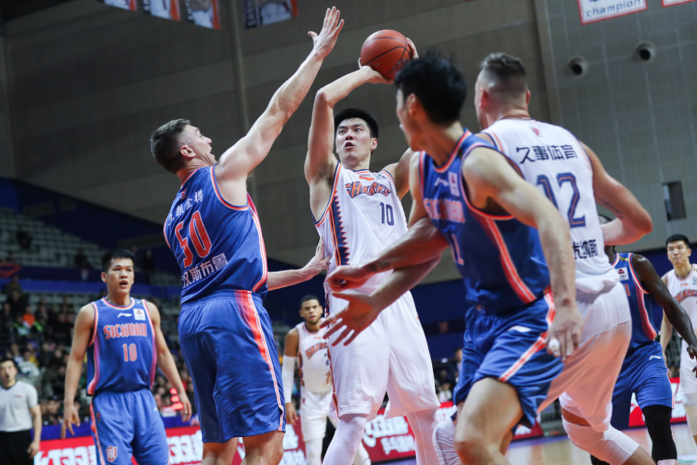 江苏队客场大胜,实现反超对手 江苏队客场大胜,实现反超对手