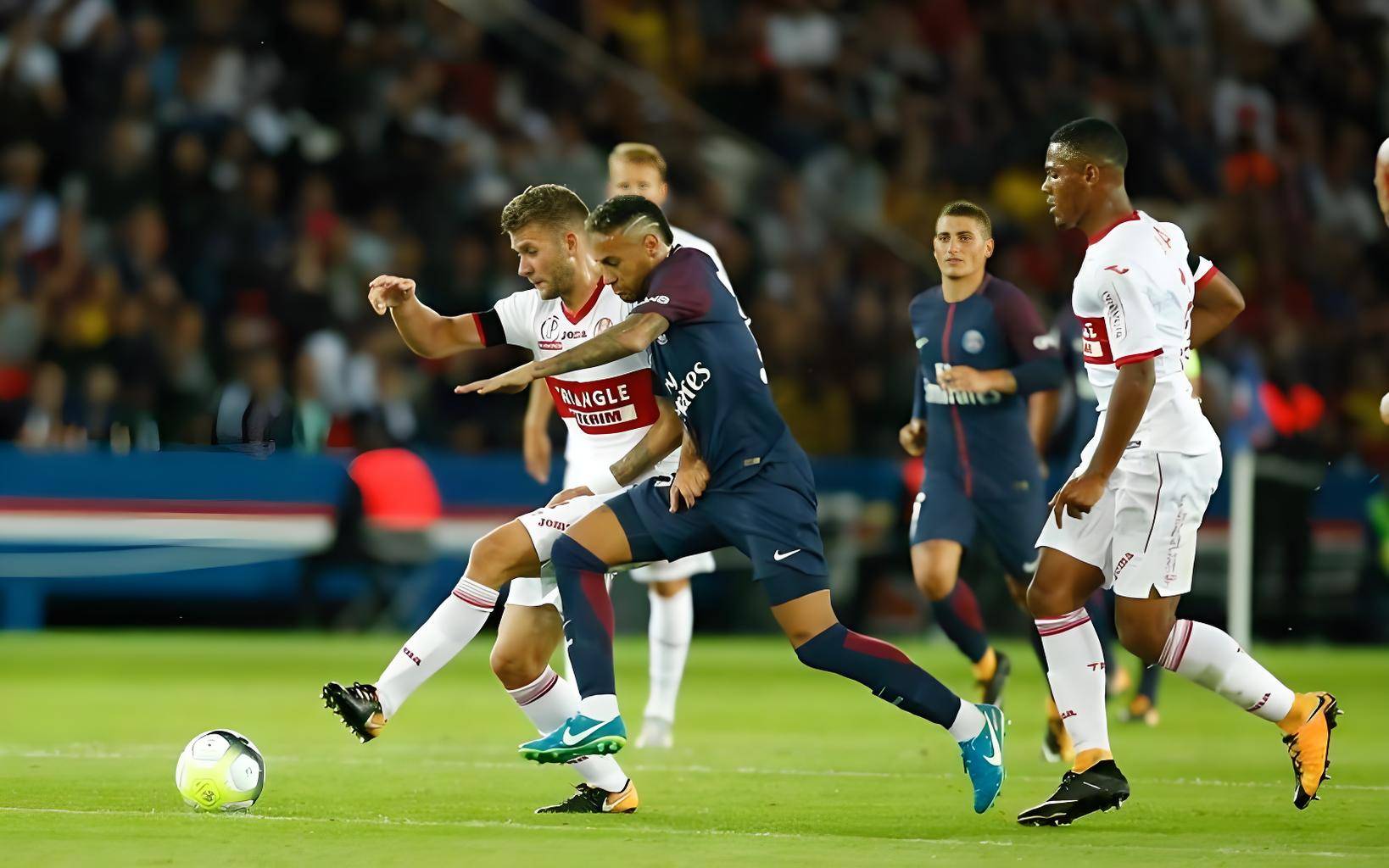 西班牙大比分胜出,实力不容小觑的简单介绍 西班牙大比分胜出,实力不容小觑的简单介绍