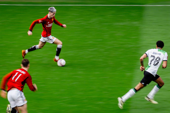 紧张气氛!国内足球比赛掀开新篇章 紧张气氛!国内足球比赛掀开新篇章