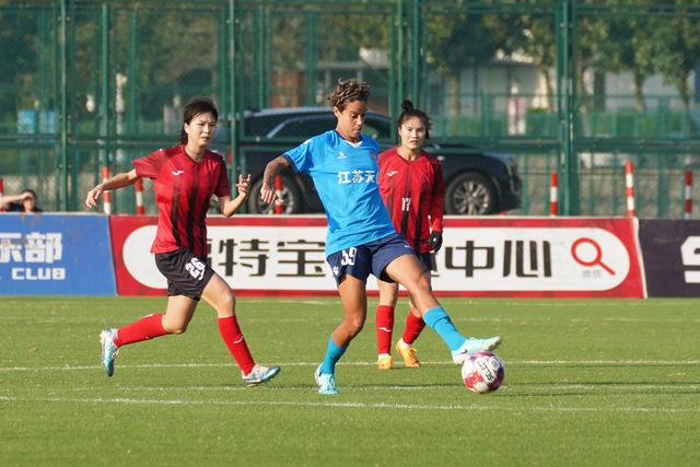 FB体育注册网址-国内女足联赛再掀风暴，争夺冠军谁与争锋