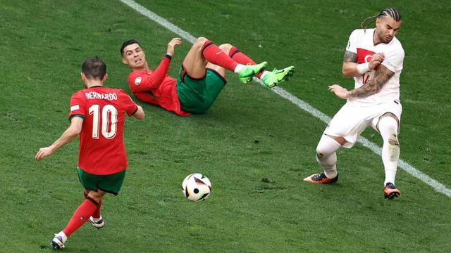 葡萄牙横扫土耳其,晋级欧洲杯淘汰赛 葡萄牙横扫土耳其,晋级欧洲杯淘汰赛