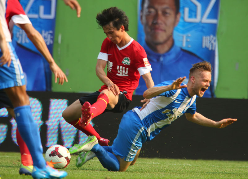 广州富力主场大胜,继续追赶积分榜前焦 广州富力主场大胜,继续追赶积分榜前焦