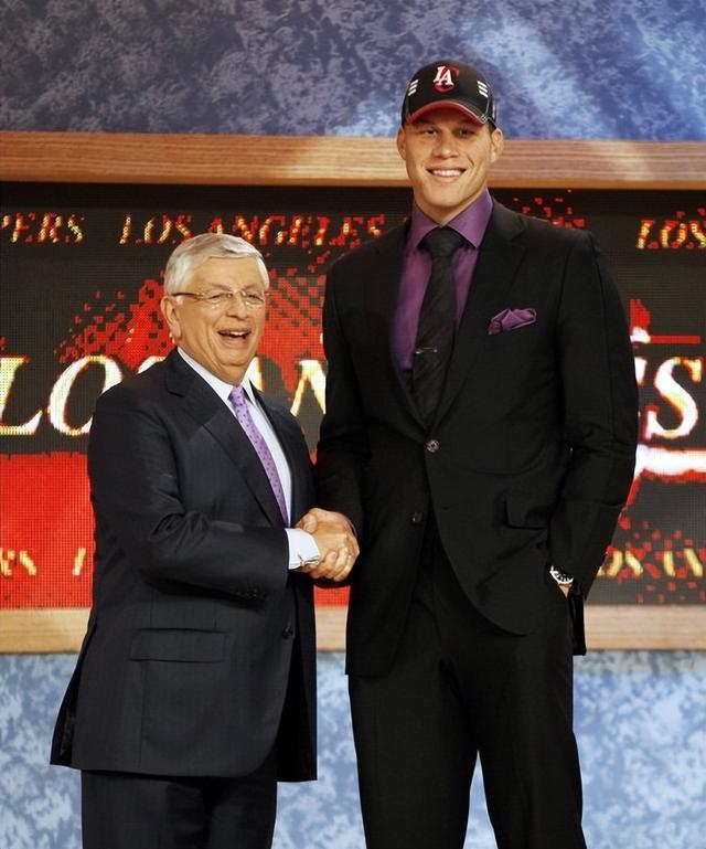 FB体育注册网址-关于NBA交易窗口关闭！快船送走格里芬，鹈鹕得到库兹明的信息