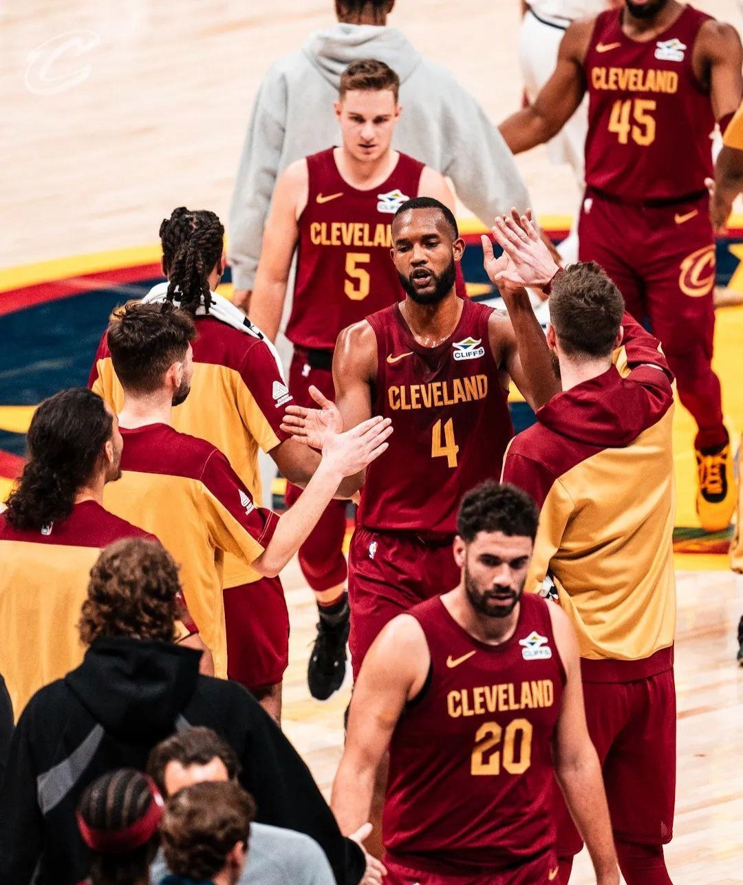 欧洲篮球联赛冠军之战各队奋勇争夺 欧洲篮球联赛冠军之战各队奋勇争夺