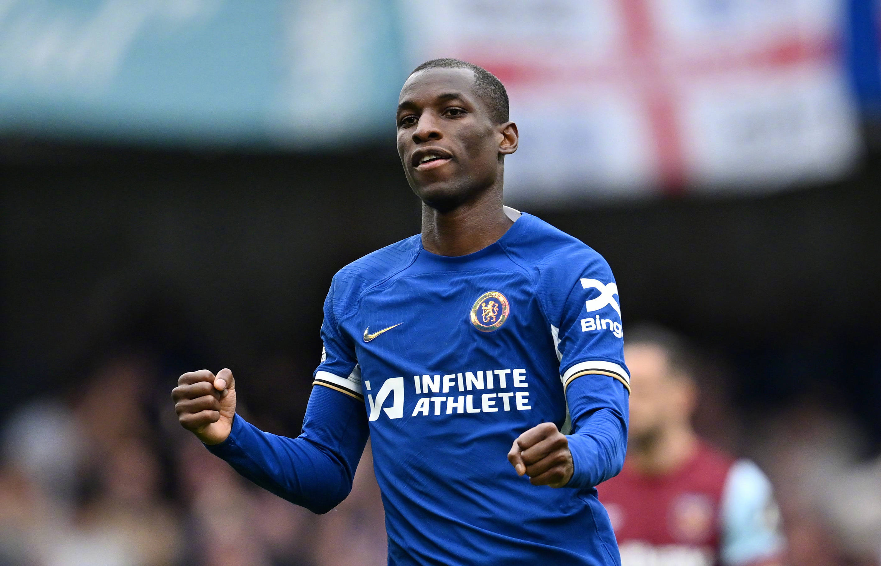 切尔西中锋射门准确,连进两球 切尔西中锋射门准确,连进两球