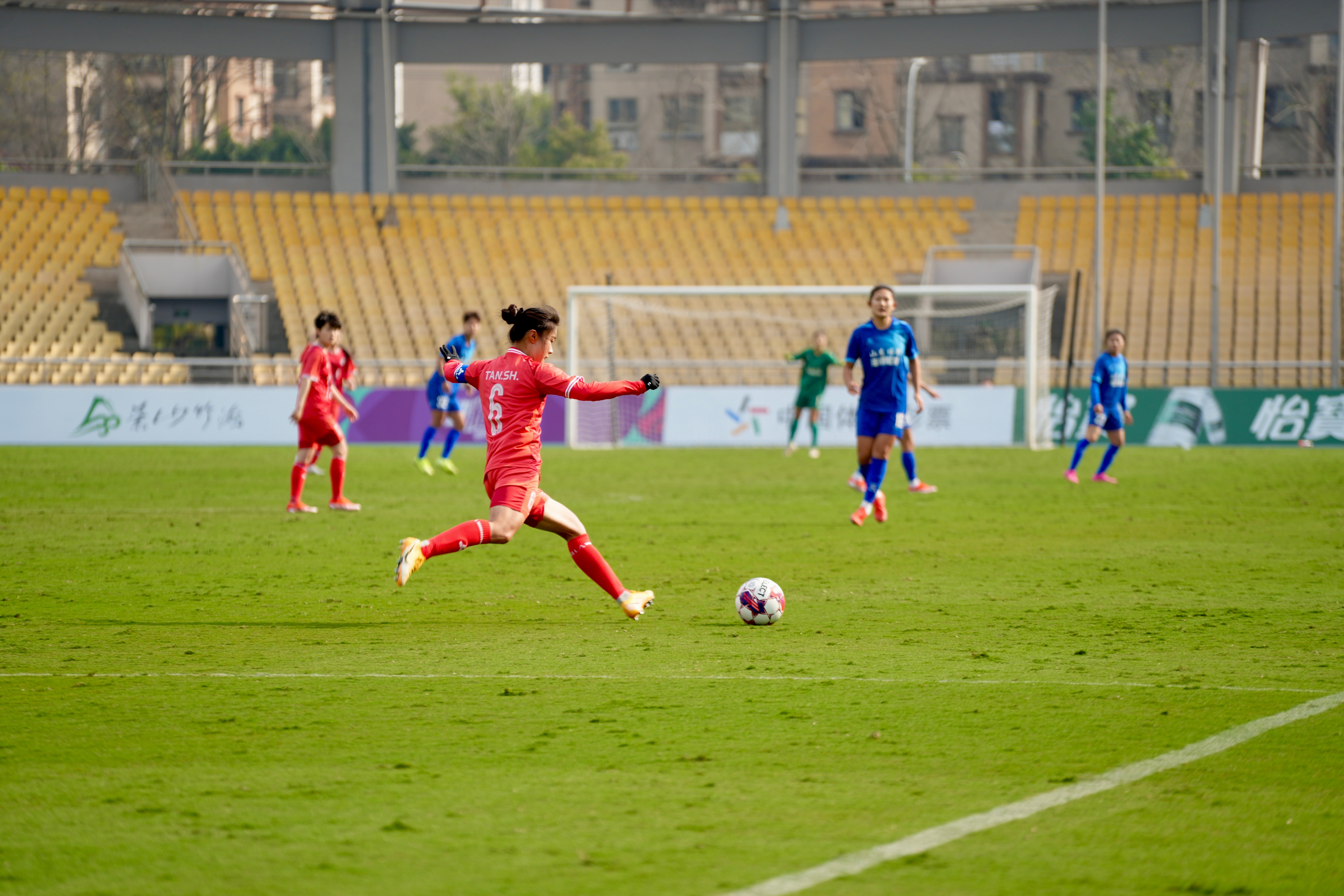 四川FC女足联袂作战努力迎战强敌