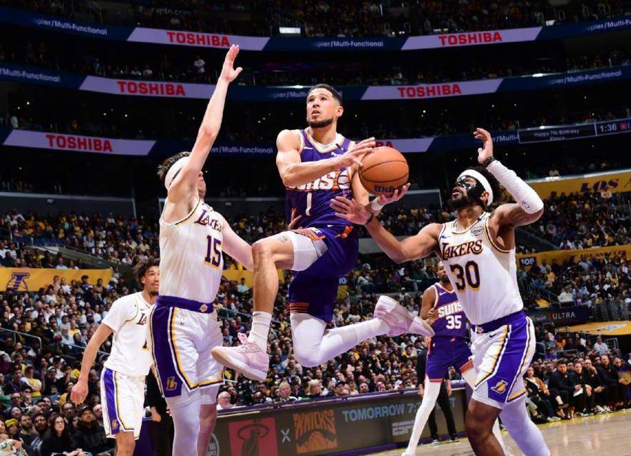 太阳逆袭击败人,布克砍下分的简单介绍 太阳逆袭击败人,布克砍下分的简单介绍