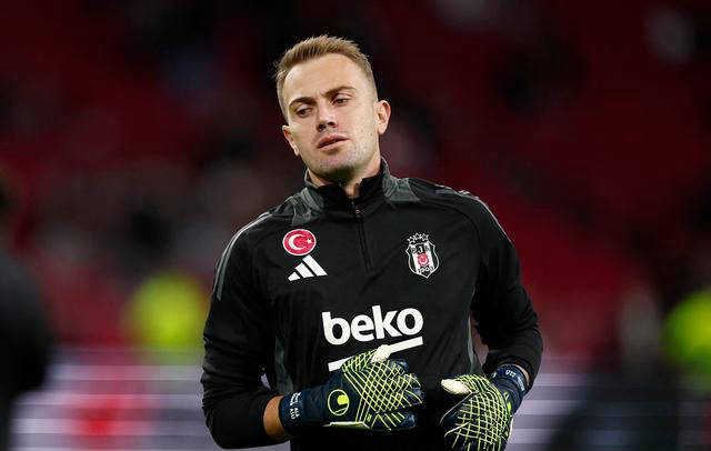 阿贾克斯球员展现团结,击败对手 阿贾克斯球员展现团结,击败对手