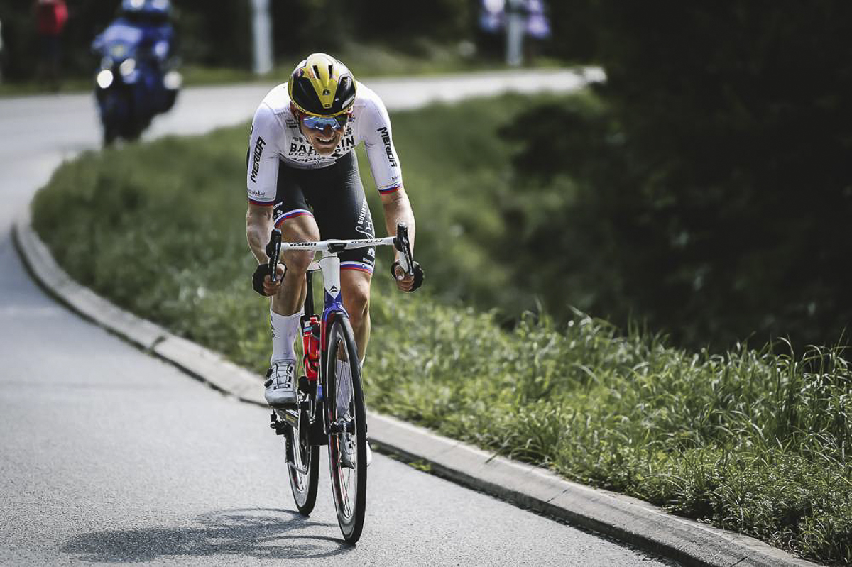 一场激烈的比赛中突围,获得宝贵的胜利 一场激烈的比赛中突围,获得宝贵的胜利