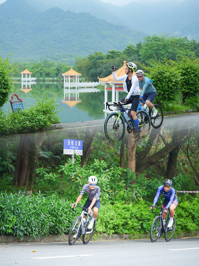 力争上游,运动员拼尽全力追逐胜利的简单介绍 力争上游,运动员拼尽全力追逐胜利的简单介绍