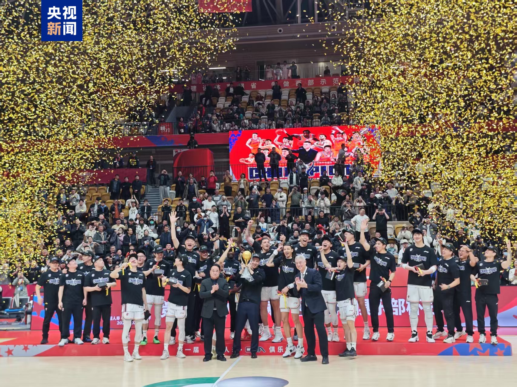 上海队在比赛中展现出色表现 上海队在比赛中展现出色表现