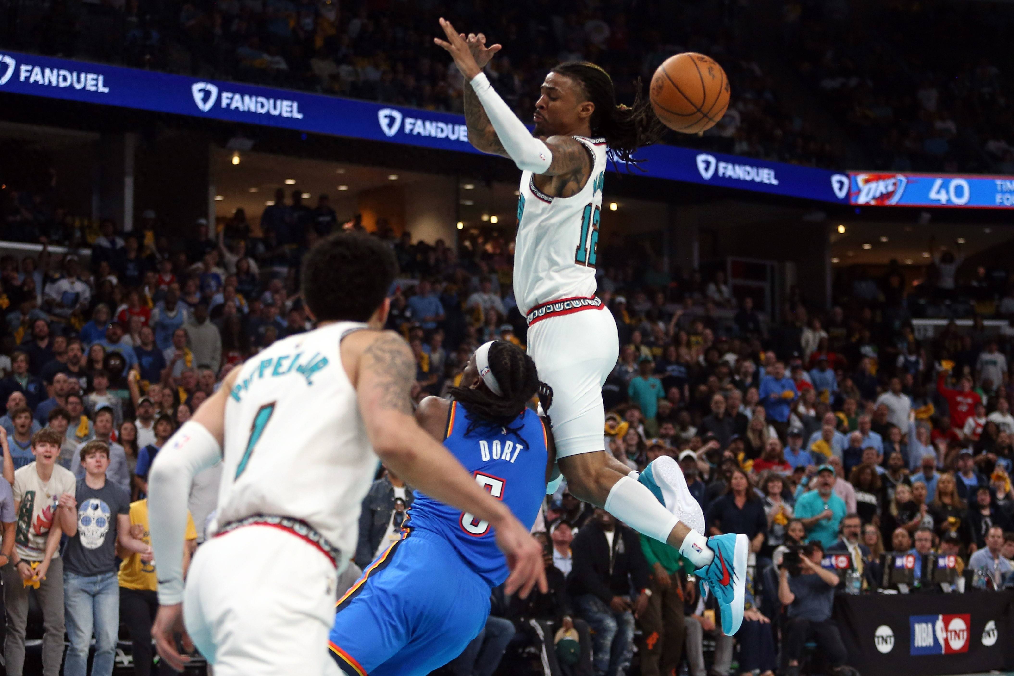 猛龙对阵灰熊,赛前莱昂纳德缺阵 猛龙对阵灰熊,赛前莱昂纳德缺阵