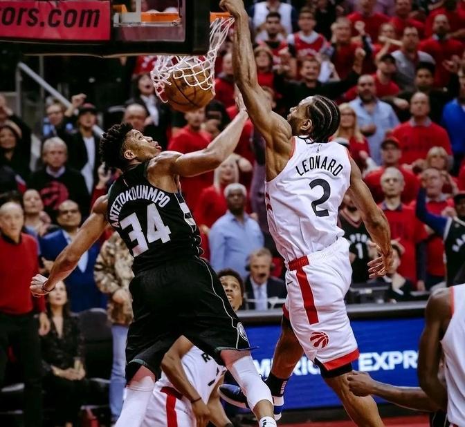 雄鹿惨遭76人逆转,字母哥难掩沮丧 雄鹿惨遭76人逆转,字母哥难掩沮丧