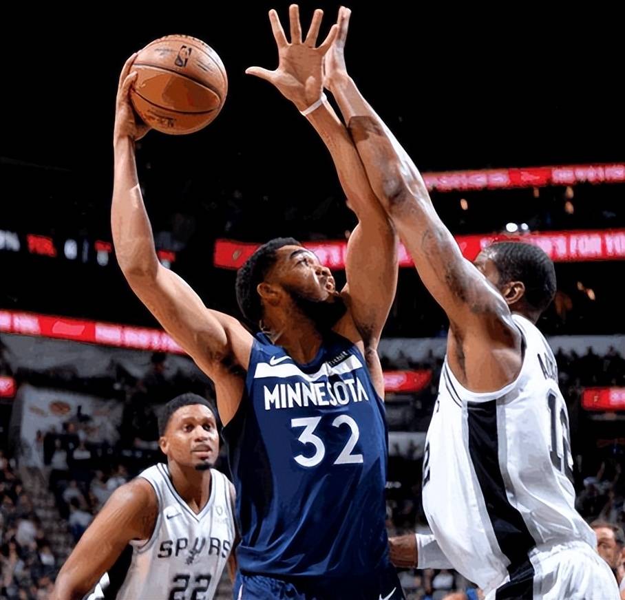 FB体育网页版-爵士主场击败马刺，保持不败纪录