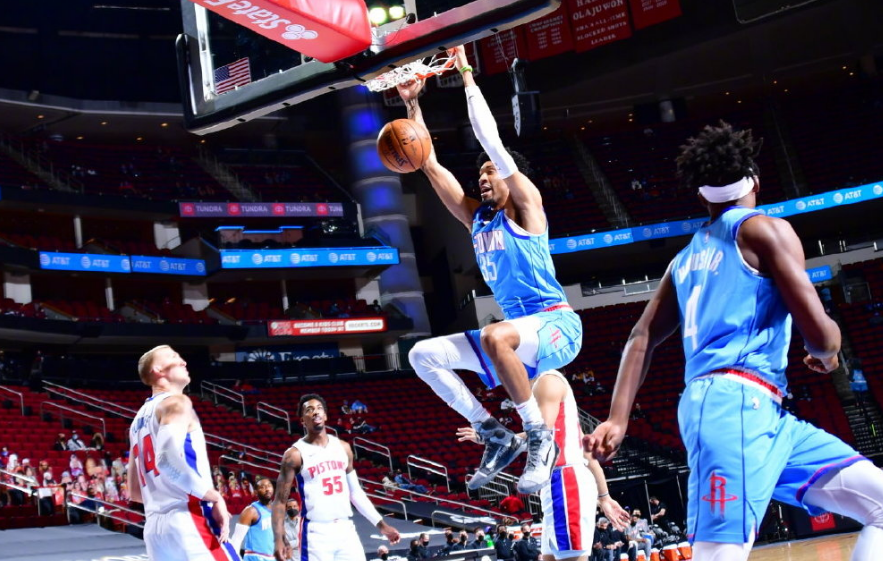 活塞大胜马刺,格兰特22分独中最强 活塞大胜马刺,格兰特22分独中最强