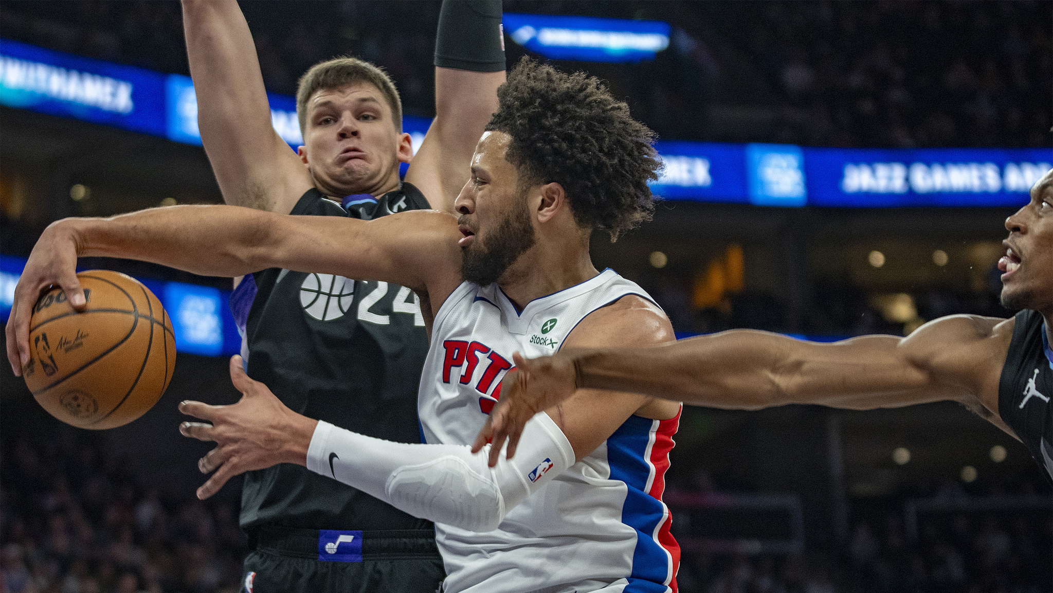 FB体育-爵士击败雷霆取得六连胜