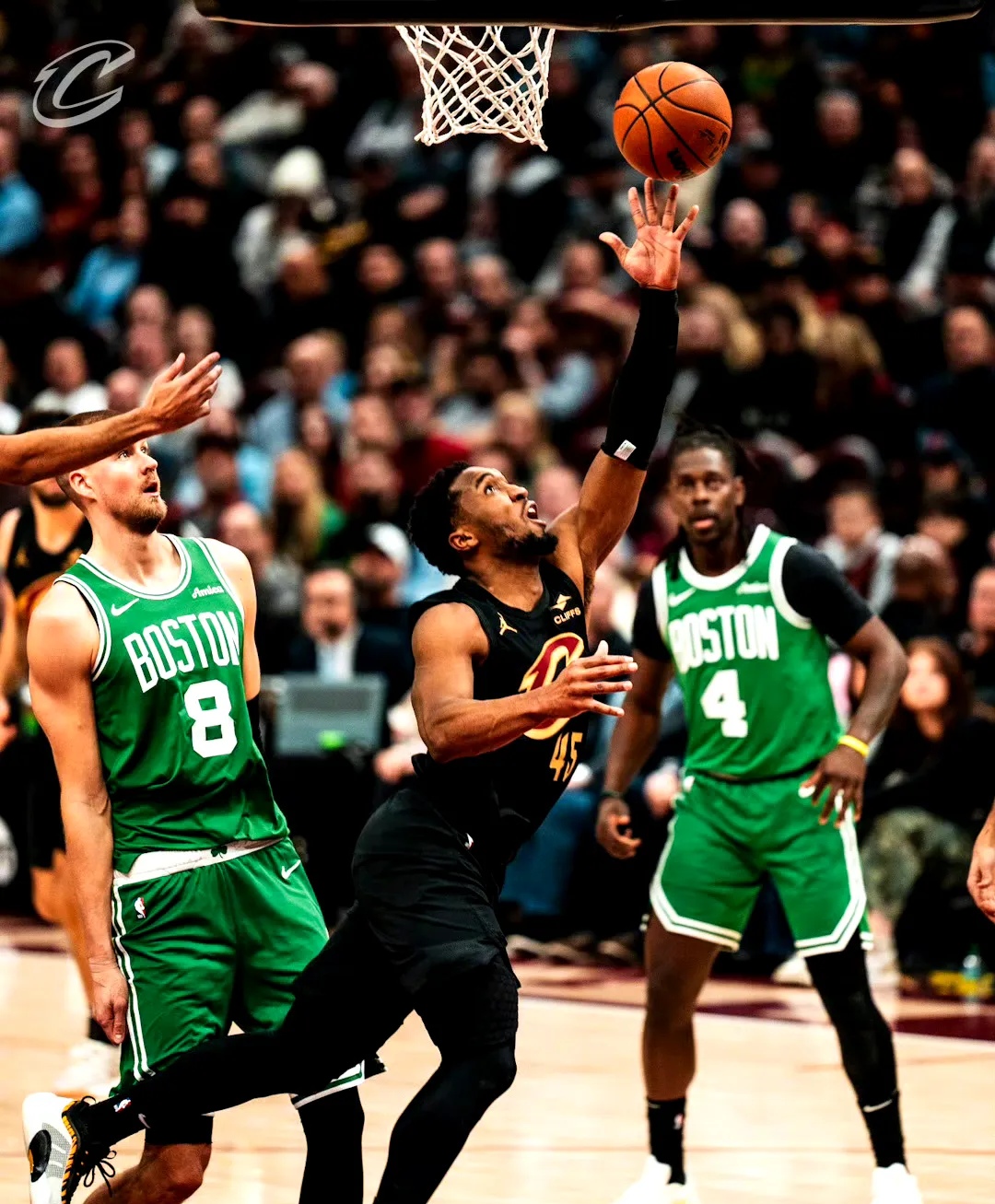 凯尔特人主场击败开拓者,保持不败 凯尔特人主场击败开拓者,保持不败